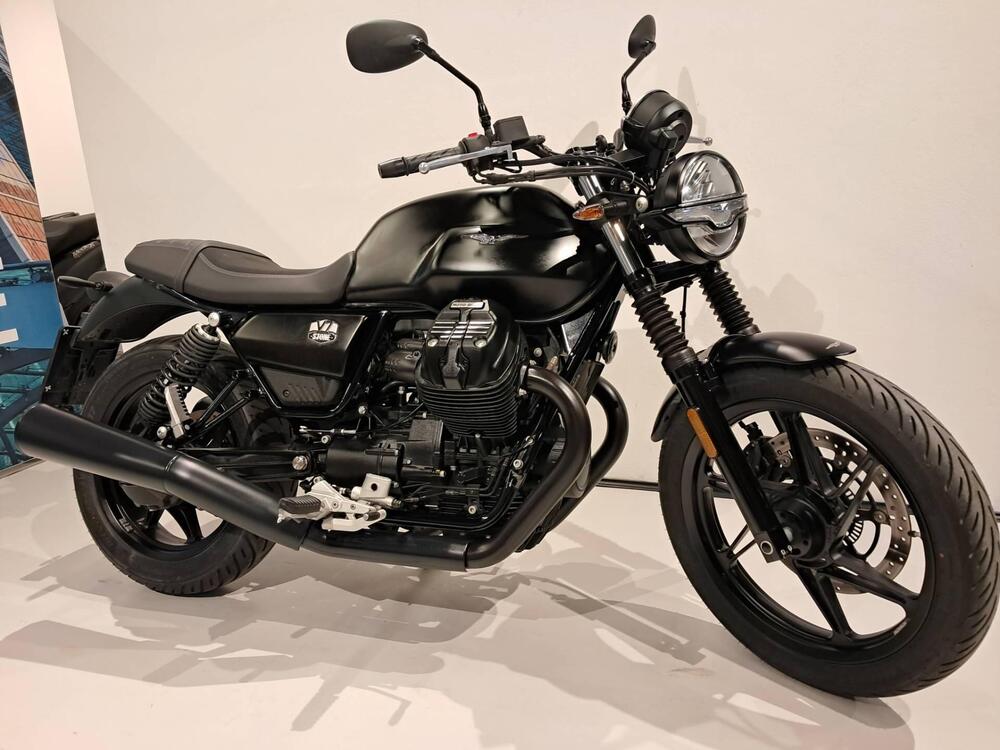 Moto Guzzi V7 Stone (2021 - 25) (2)