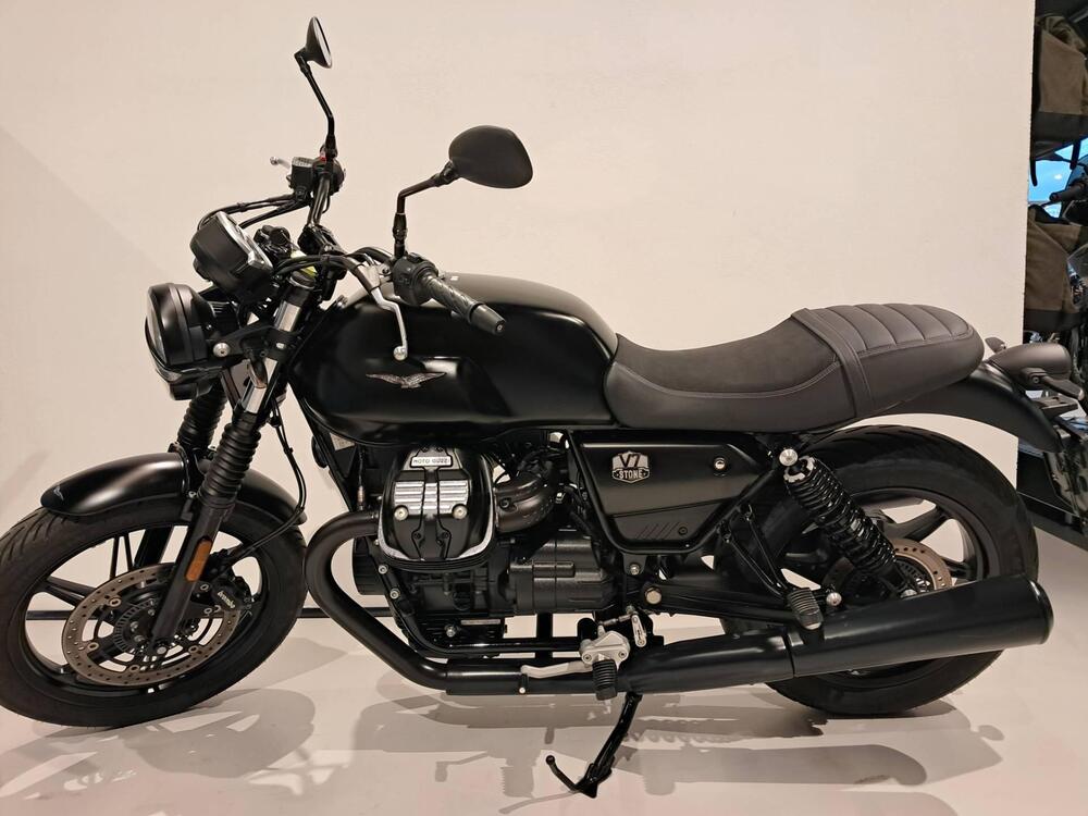 Moto Guzzi V7 Stone (2021 - 25) (5)