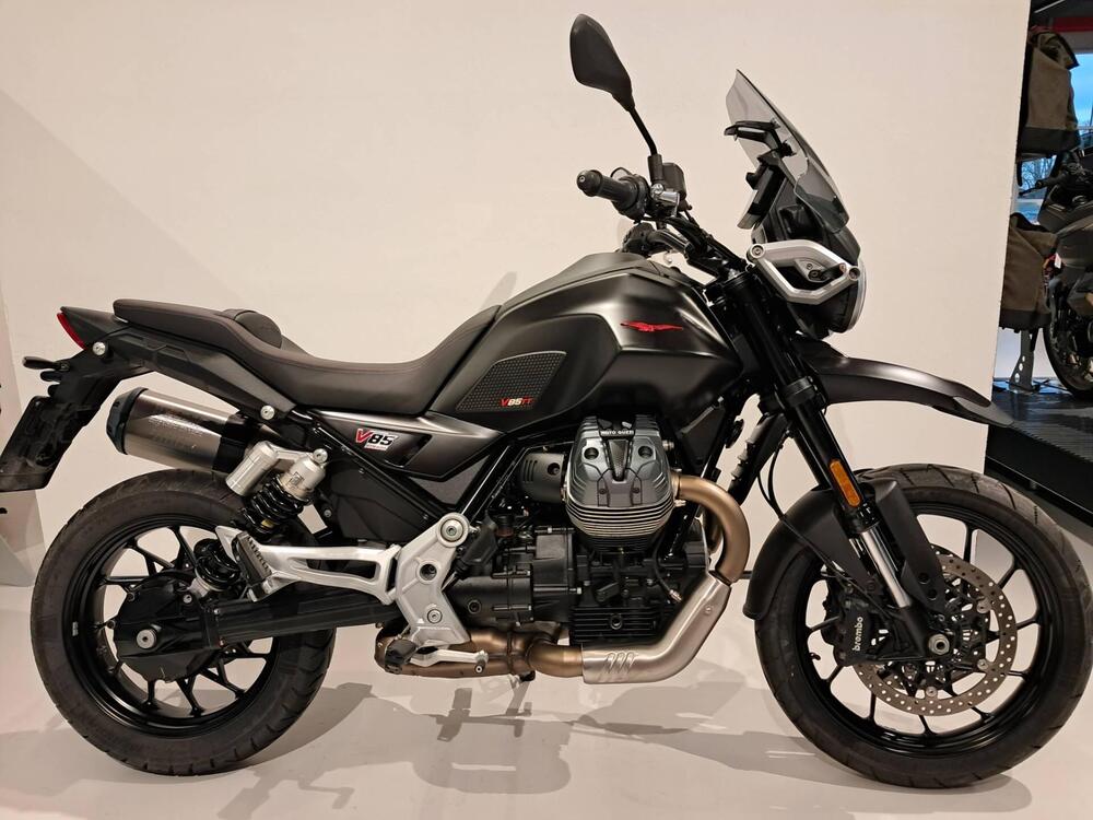 Moto Guzzi V85 Strada (2024 - 25)