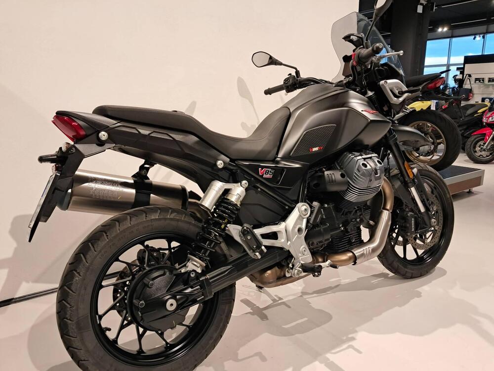 Moto Guzzi V85 Strada (2024 - 25) (3)