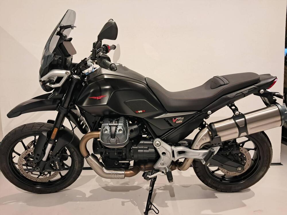 Moto Guzzi V85 Strada (2024 - 25) (5)