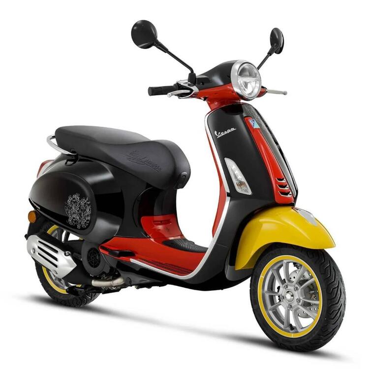 Vespa Primavera 125 Disney Mickey Mouse Edition by Vespa (2023 - 24)