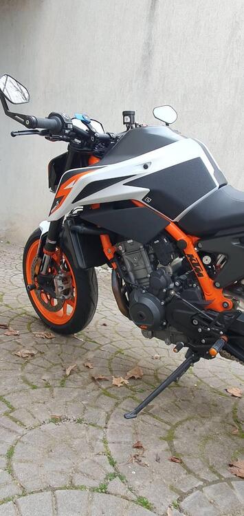 KTM 890 Duke R (2021) (2)