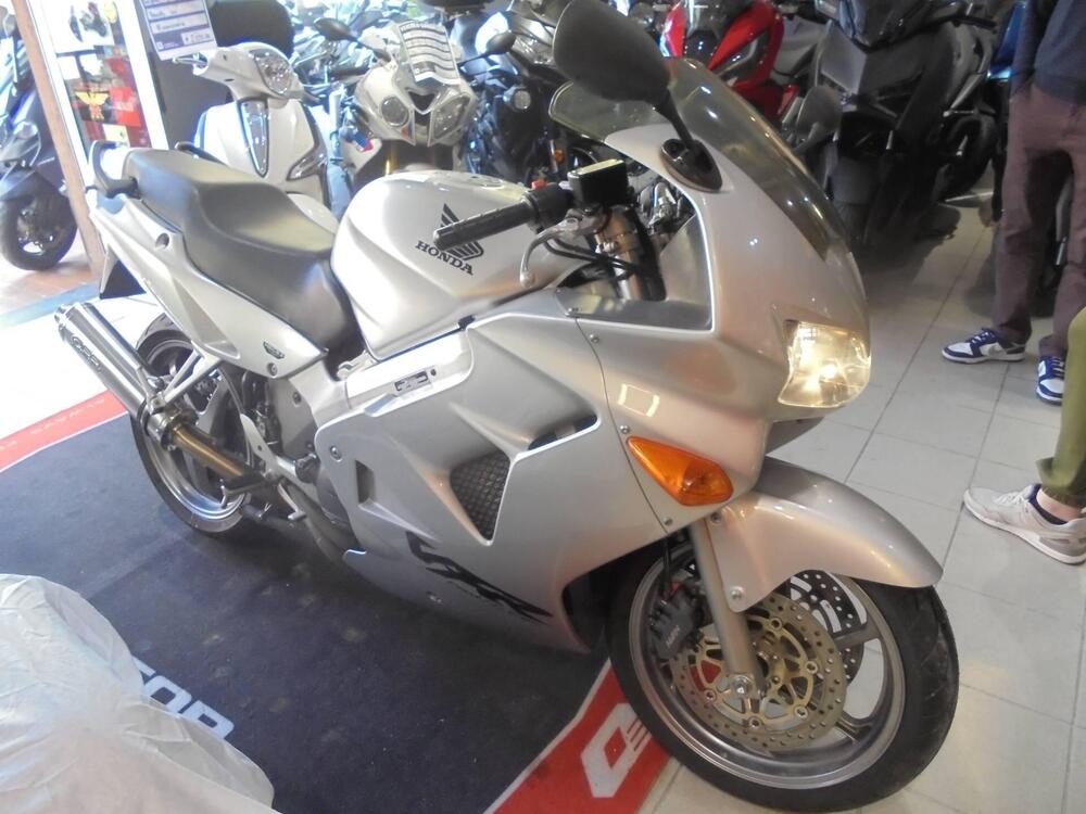 Honda VFR 800 (1998 - 01) (5)