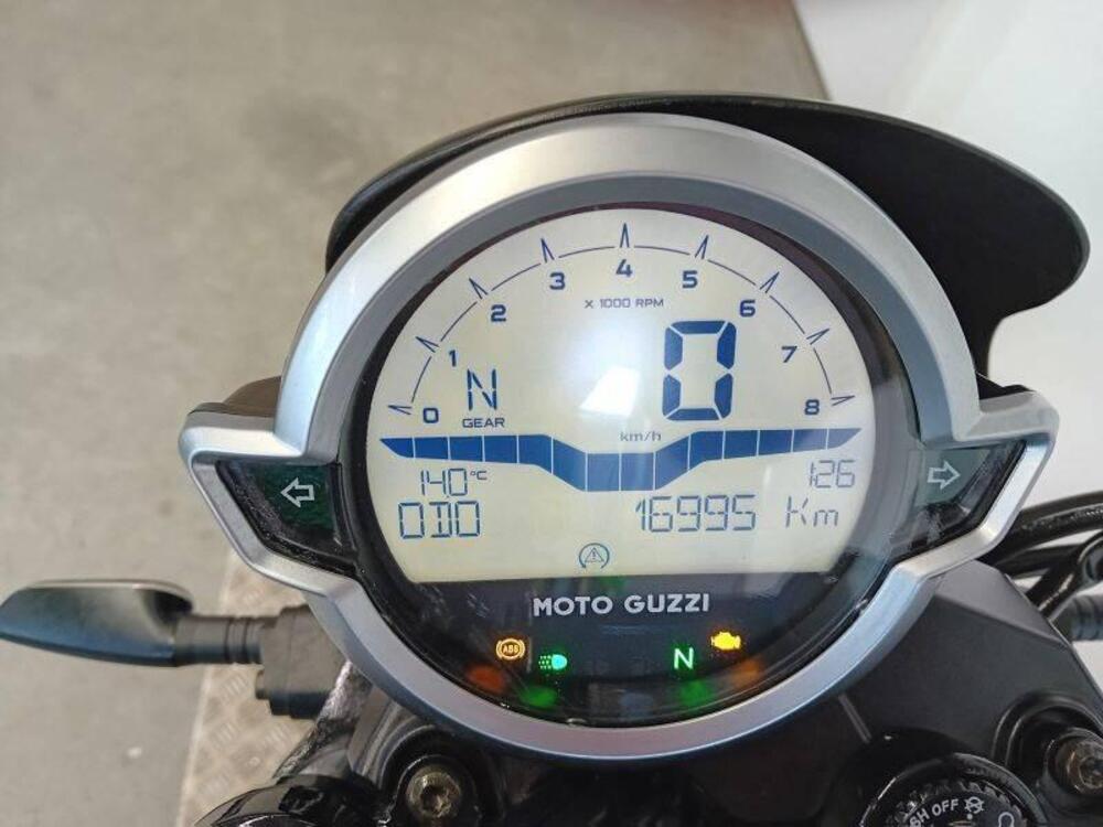 Moto Guzzi V7 III Stone (2017 - 20) (3)