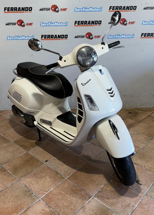 Vespa GTS 300 (2017 - 18) (5)