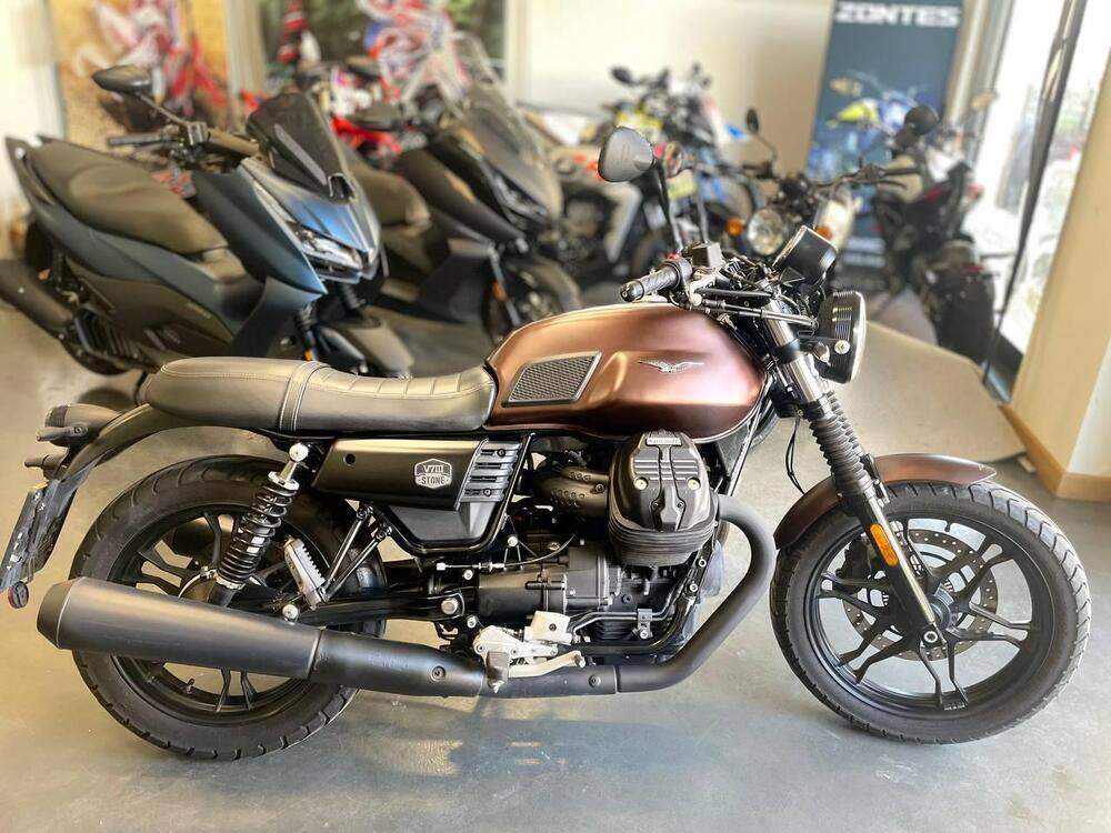 Moto Guzzi V7 III Stone Night Pack (2019 - 20) (4)