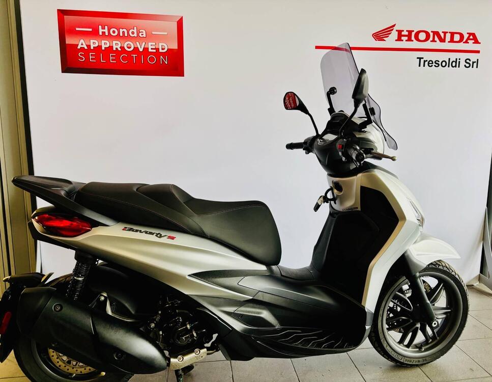 Piaggio Beverly 300 Hpe (2021) (4)