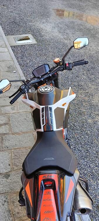 KTM 890 Duke R (2020) (5)