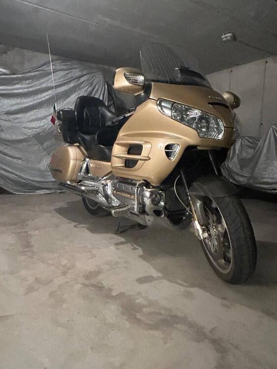 Honda GL 1800 Gold Wing (2006) (2)