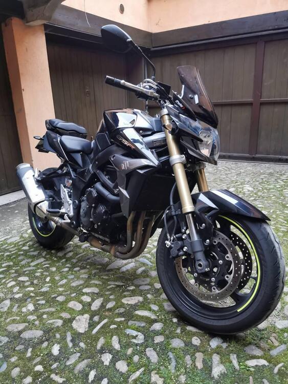 Suzuki GSR 750 (2010 - 15) (4)