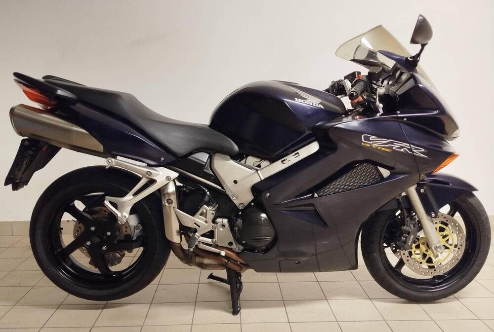 Honda VFR 800 (2002 - 05)