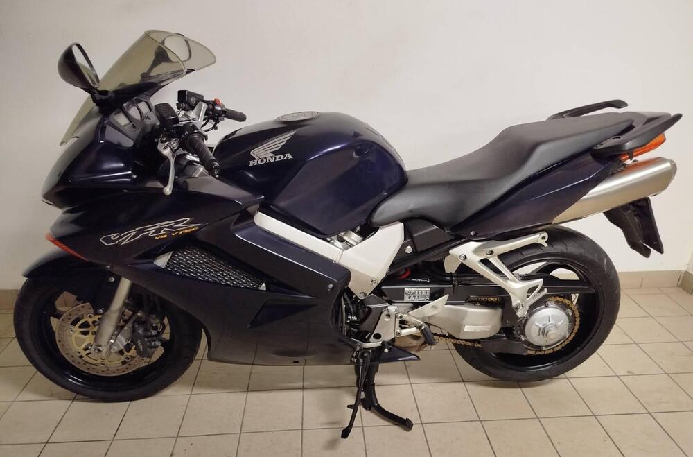 Honda VFR 800 (2002 - 05) (2)