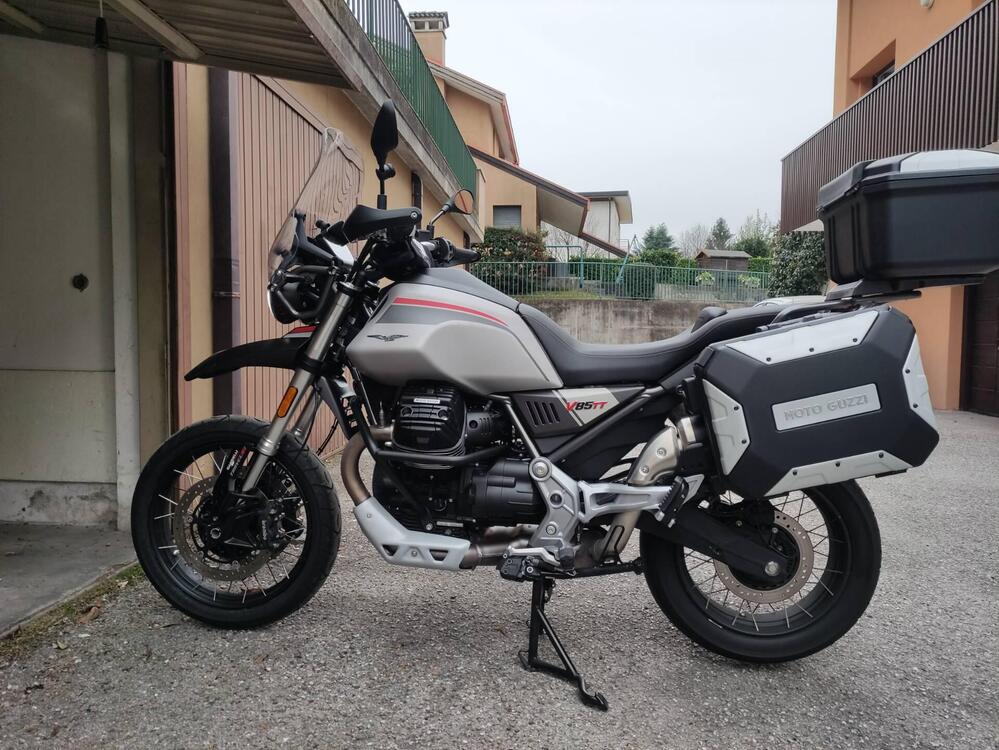 Moto Guzzi V85 TT Travel (2021 - 23)