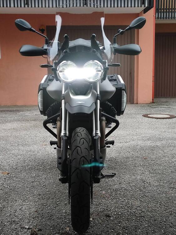 Moto Guzzi V85 TT Travel (2021 - 23) (3)