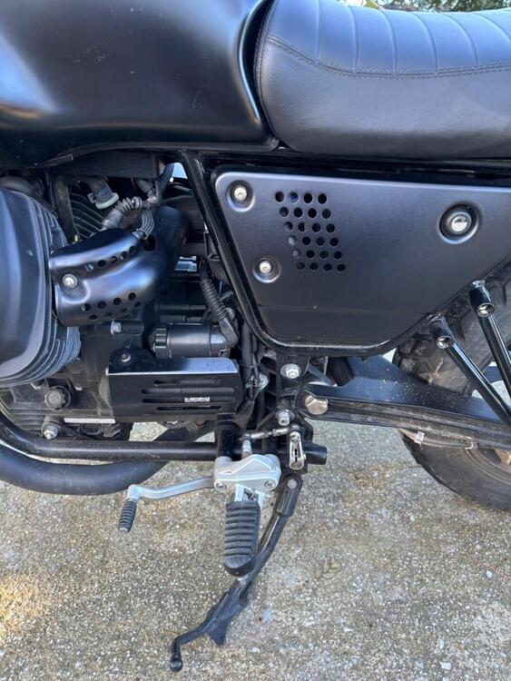 Moto Guzzi V7 III Stone (2017 - 20) (5)