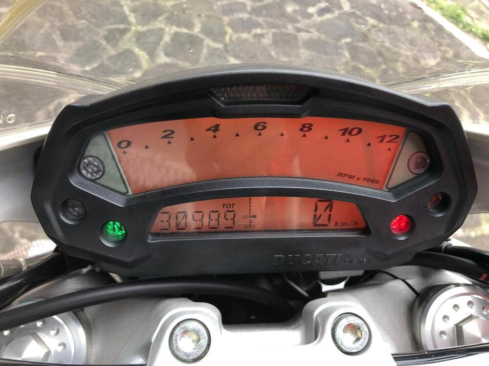 Ducati Monster 696 Plus (2007 - 14) (4)