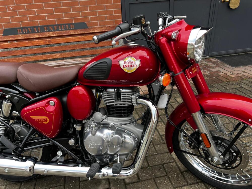 Royal Enfield Classic 350 (2021 - 25) (4)