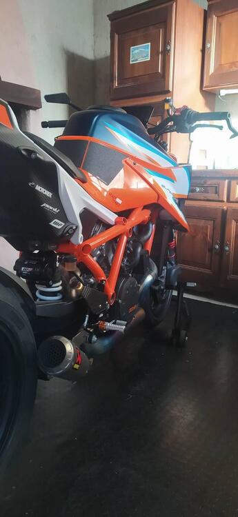 KTM 1290 Super Duke RR (2021) (5)