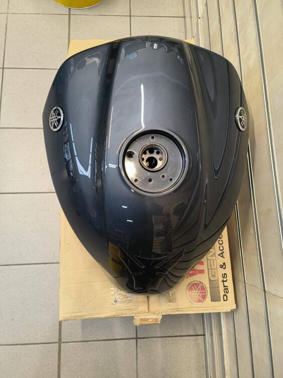 Serbatoio grigio Yamaha FJR1300 3P6YK24100PD (4)