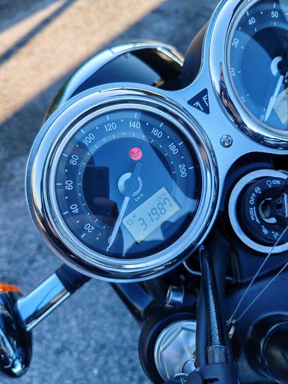 Triumph Bonneville T100 (2017 - 20) (5)