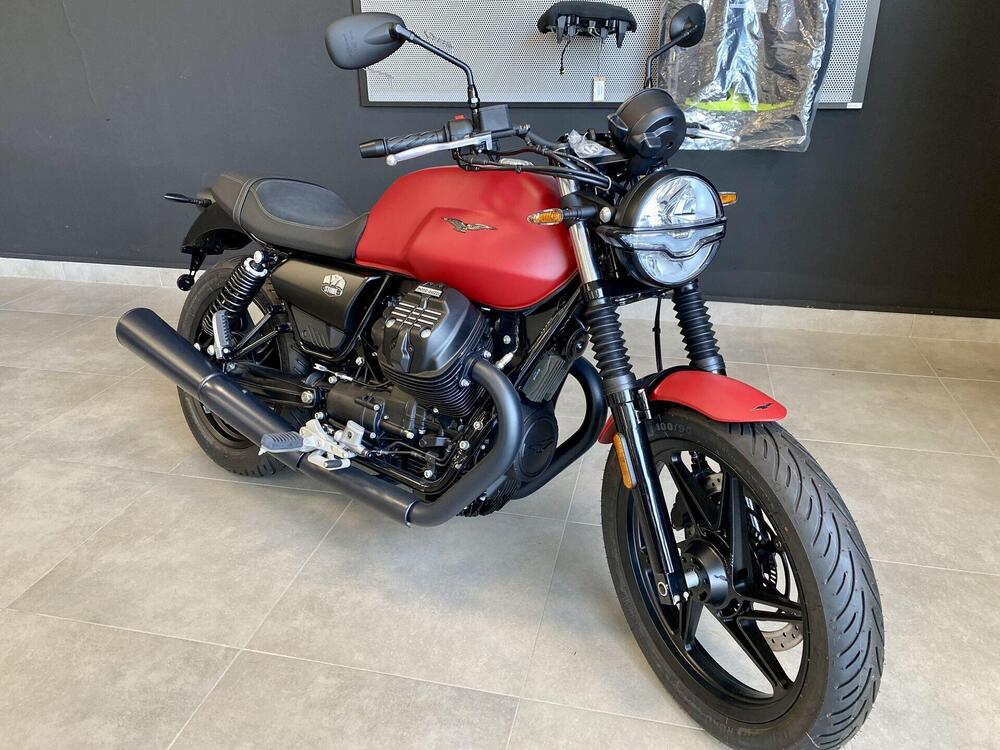 Moto Guzzi V7 Stone (2021 - 25) (4)