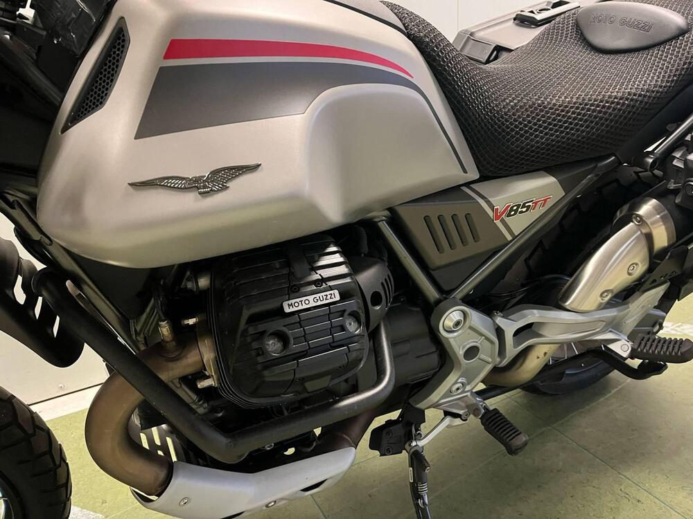 Moto Guzzi V85 TT (2021 - 23) (3)