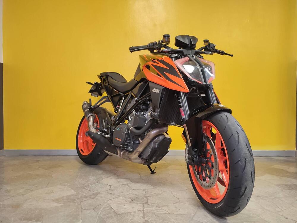 KTM 1290 Super Duke R (2019) (2)