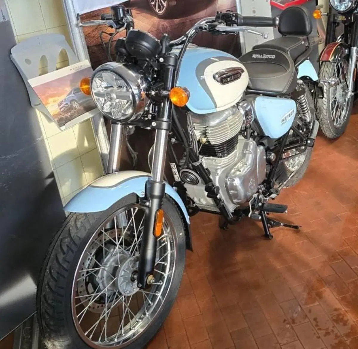 Royal Enfield Meteor 350 Aurora (2024 - 26) (3)
