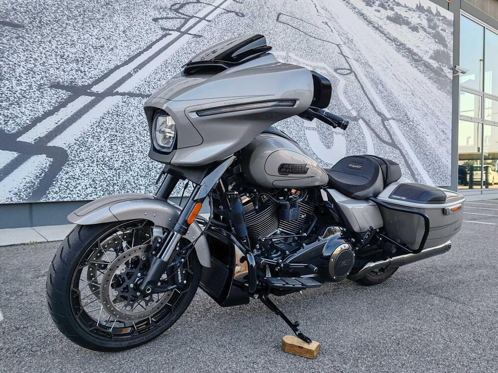 Harley-Davidson CVO Street Glide (2023) (4)