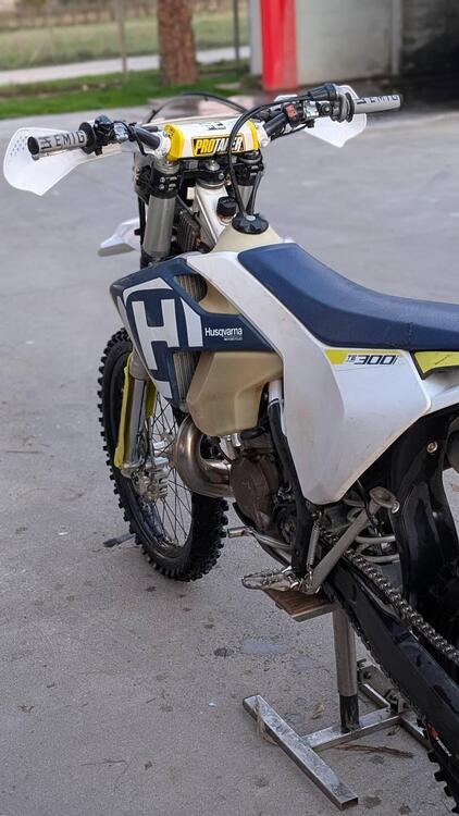 Husqvarna TE 300i (2018) (2)