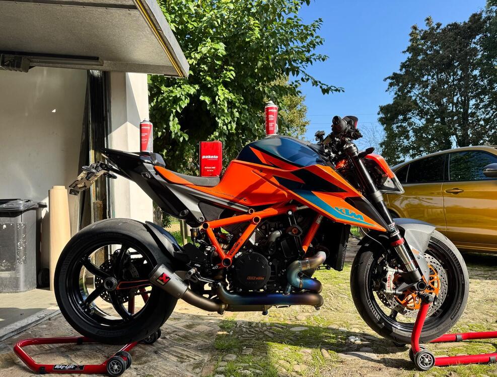 KTM 1290 Super Duke R (2021) (2)