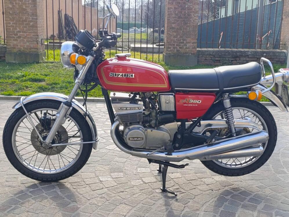 Suzuki GT 380 (5)