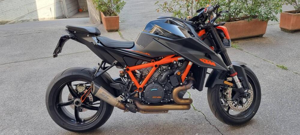 KTM 1290 Super Duke R (2021) (2)