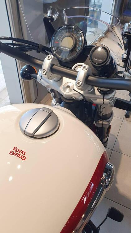 Royal Enfield Super Meteor 650 (2023 - 25) (4)