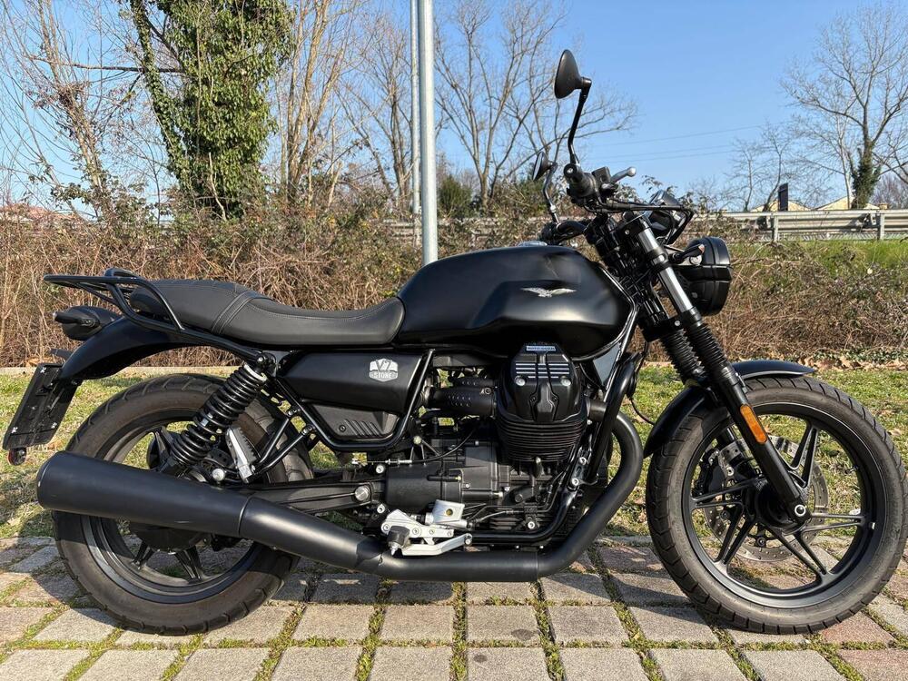 Moto Guzzi V7 Stone (2021 - 25) (2)