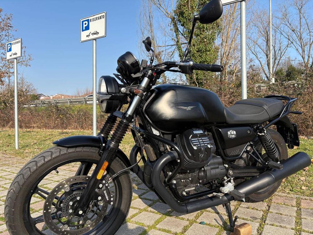 Moto Guzzi V7 Stone (2021 - 25) (4)