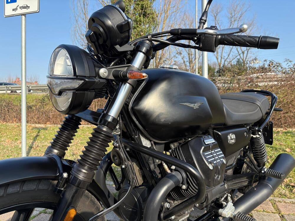 Moto Guzzi V7 Stone (2021 - 25) (5)