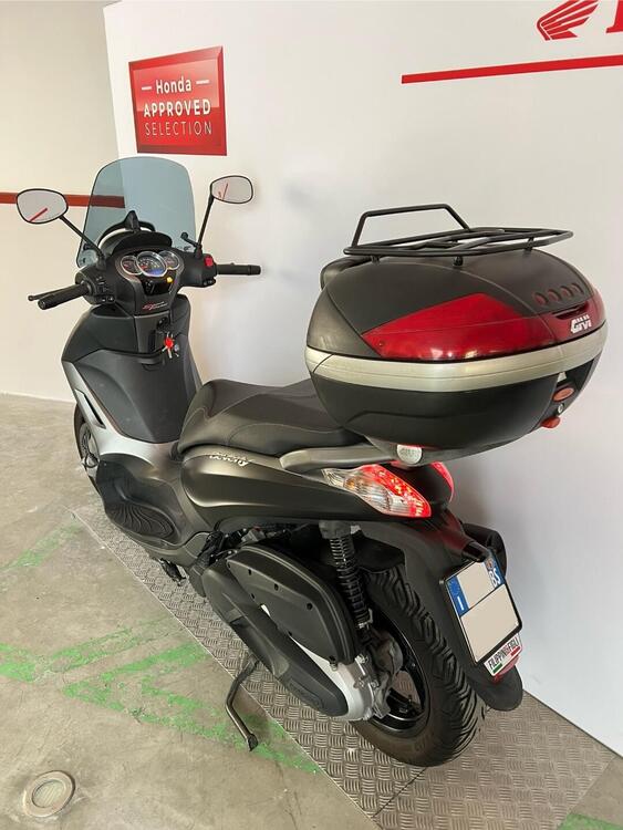 Piaggio Beverly 350 ABS (2016 - 20) (3)