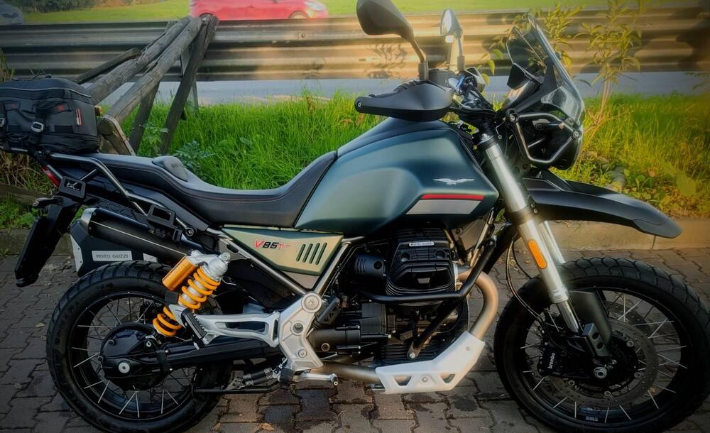 Moto Guzzi V85 TT (2021 - 23) (2)