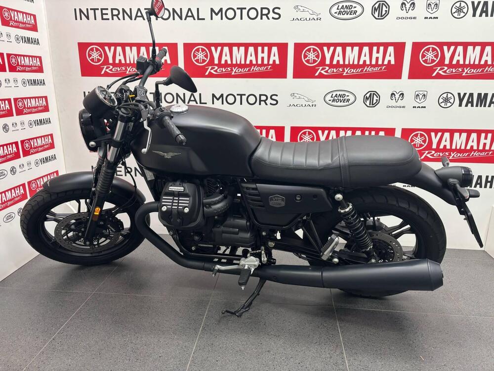 Moto Guzzi V7 III Stone Night Pack (2019 - 20)