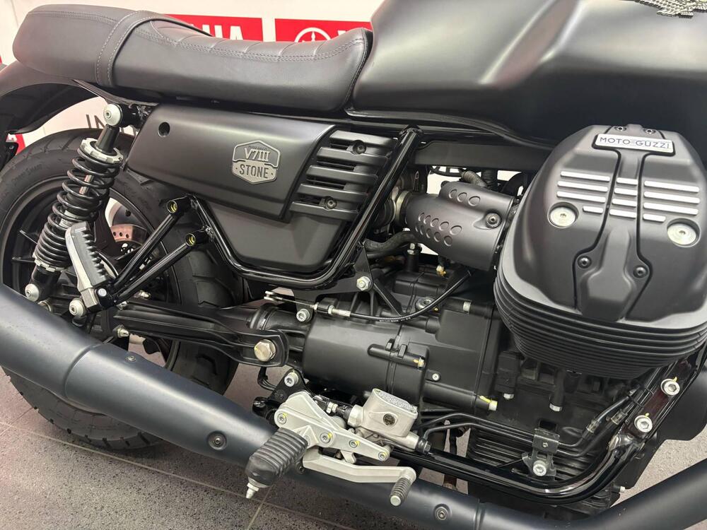 Moto Guzzi V7 III Stone Night Pack (2019 - 20) (5)