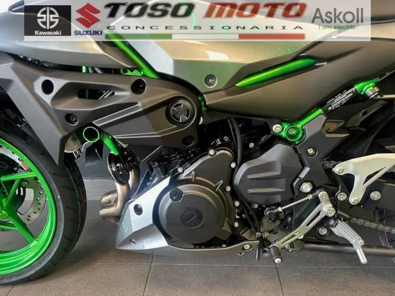Kawasaki Z 500 SE (2024 - 26) (3)