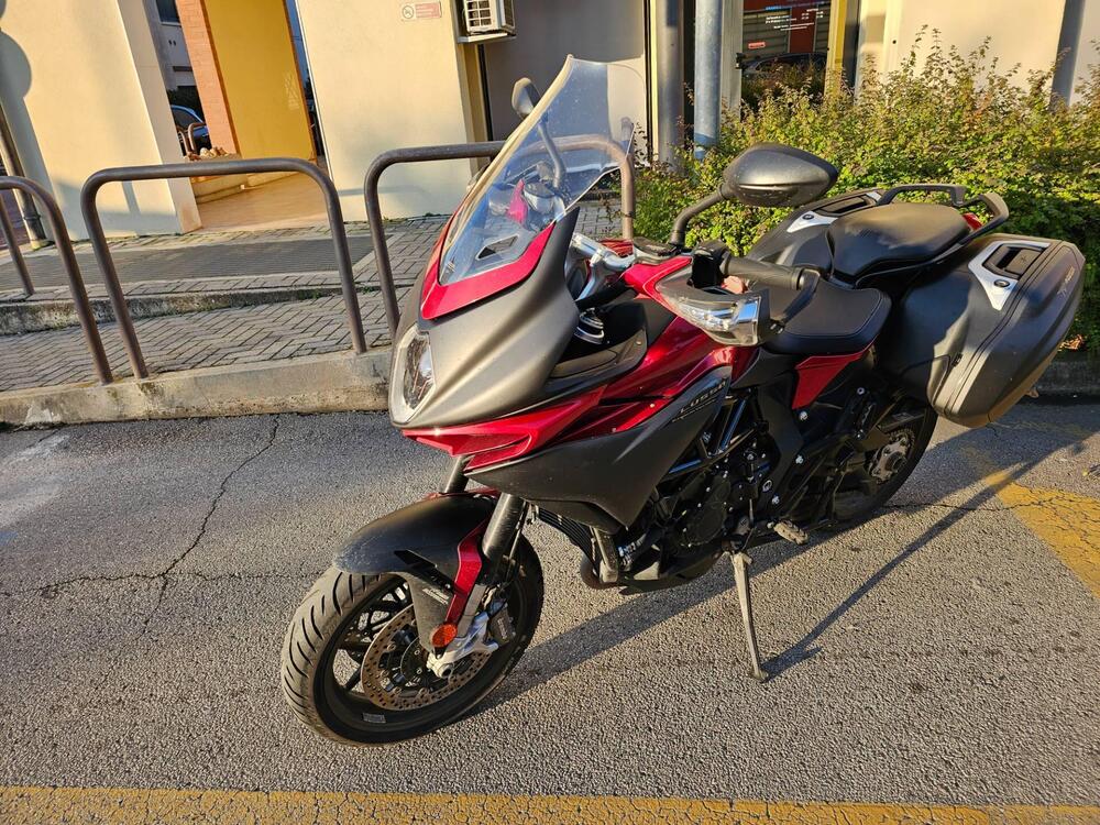 MV Agusta Turismo Veloce 800 Lusso (2021 - 23) (2)