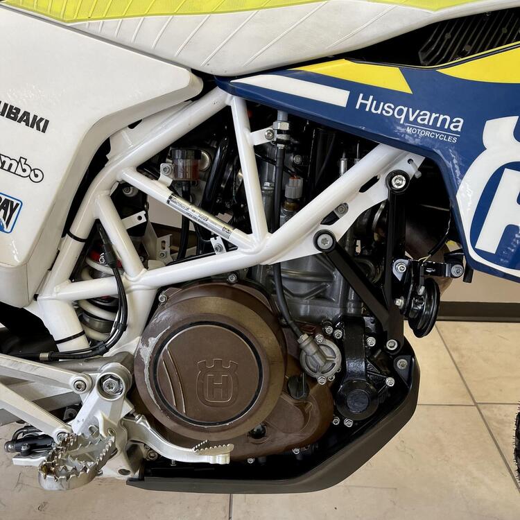 Husqvarna 701 Enduro (2017 - 19) (4)