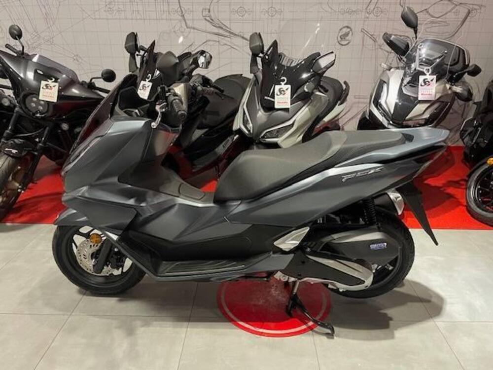 Honda PCX 125 (2025) (3)