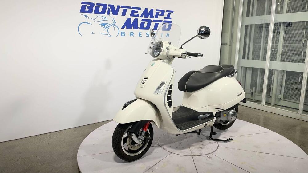 Vespa GTS 300 (2017 - 18) (3)