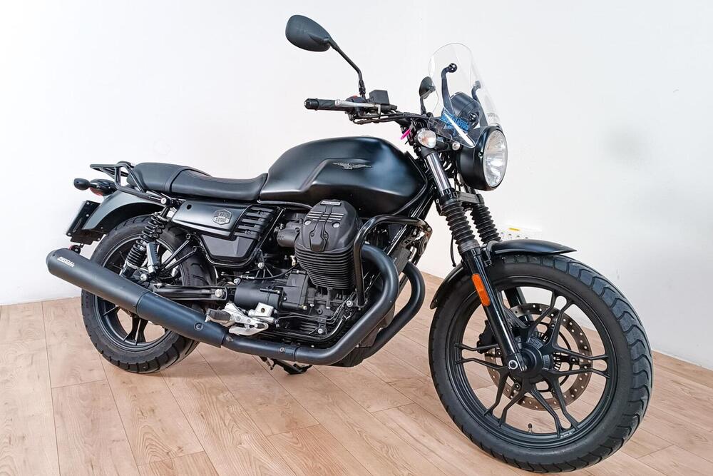 Moto Guzzi V7 III Stone (2017 - 20) (2)