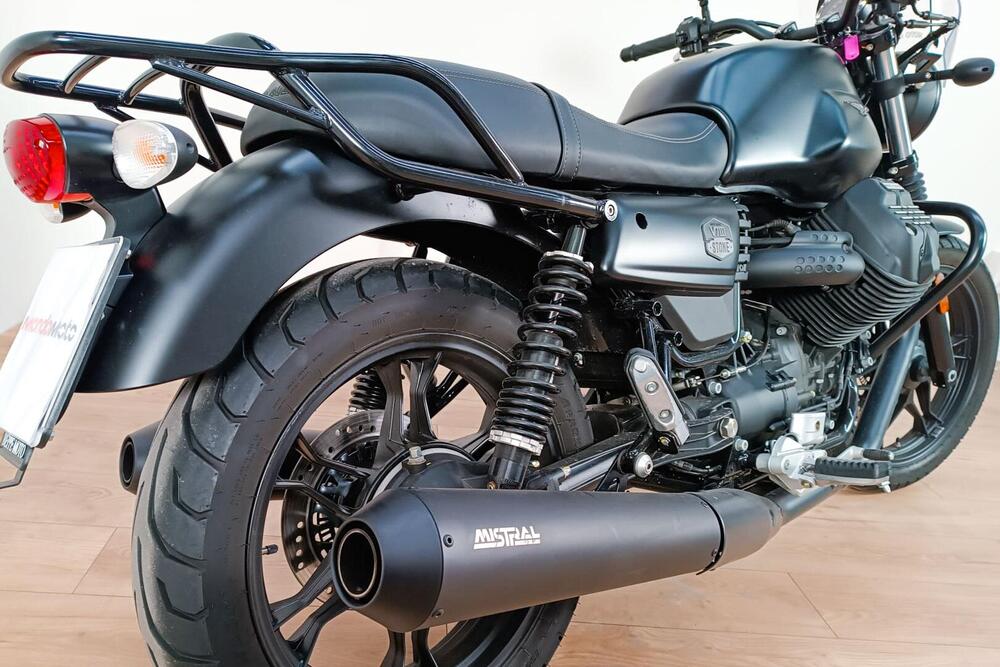 Moto Guzzi V7 III Stone (2017 - 20) (4)