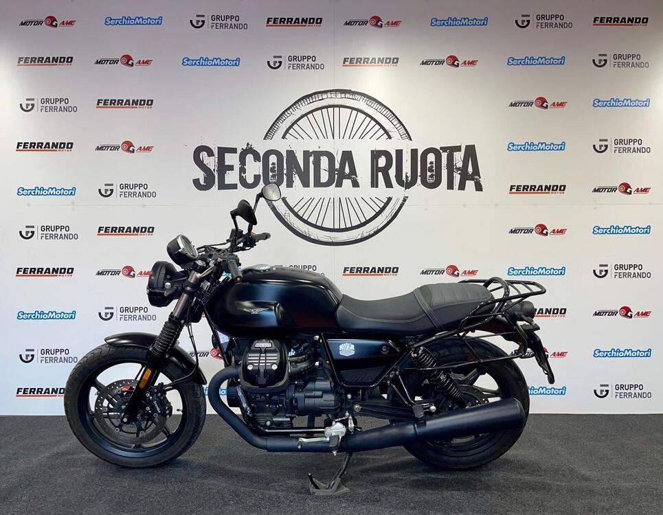 Moto Guzzi V7 Stone (2021 - 25) (2)